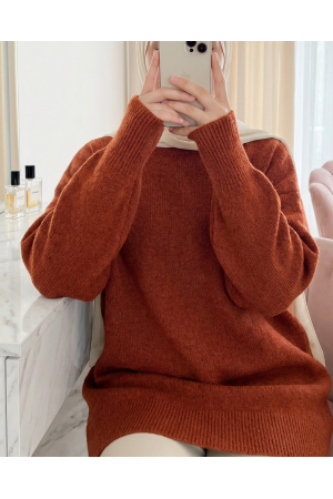 كنزة صوفية ناعمة، فضفاضة، بنصف رقبة -لون القرميد