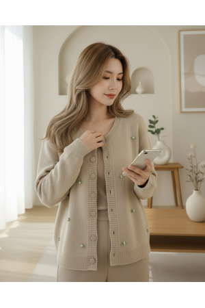 Düğmeli Çiçek Detaylı Yumoş Hırka -Taş