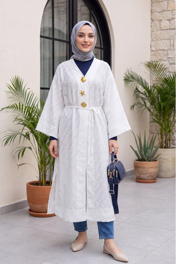 Broş Detaylı Yanları Yırtmaçlı Kabartma Puantiye Desenli Jakarlı Kimono  -Beyaz