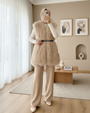 سترة مبطنة بالفرو مع حزام وجيوب جانبية -بيج كاشف