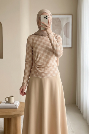 بلوزة كاروهات بإبزيم جانبي -اللون البيج