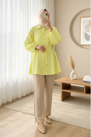 قميص حجري بأزرار وخصر مربوط وتفاصيل دانتيل -أصفر