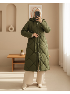 Beli Kemerli Önü Çıtçıtlı Kapşonlu Astarlı Uzun Kapitone Mont -Haki