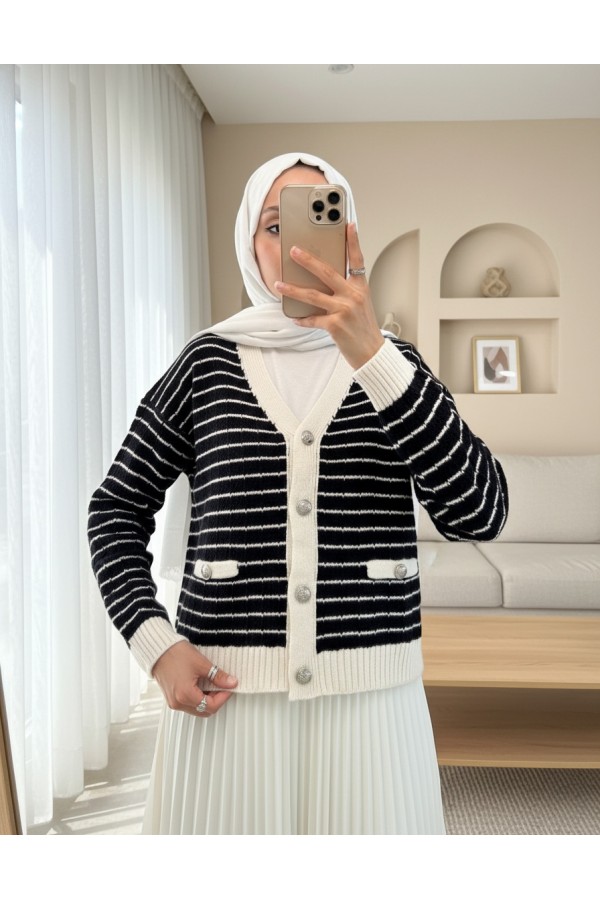 Buttoned Pocket Detailed Slim Lined Knitwear Cardigan -Cream color