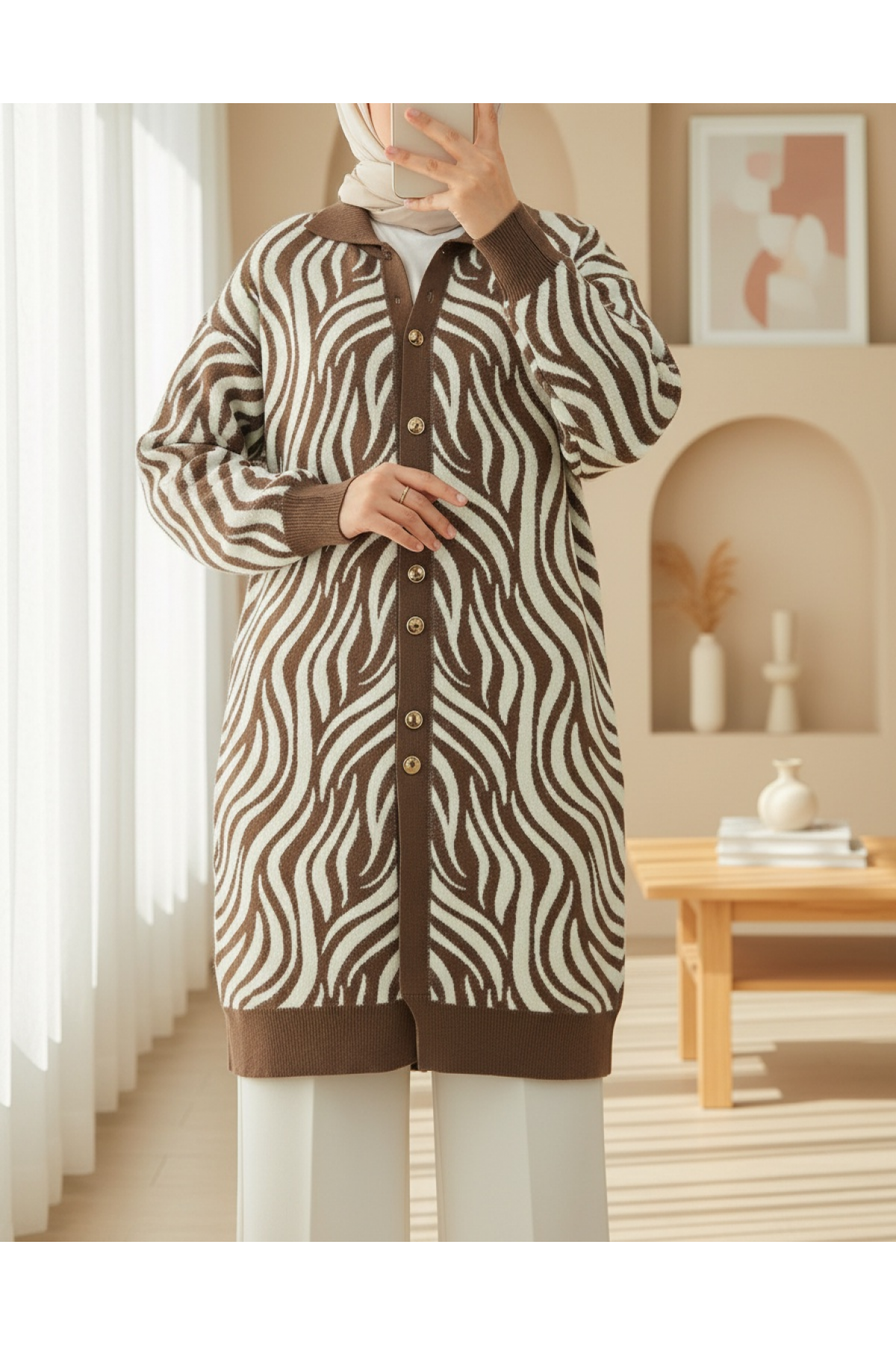 Düğmeli Zebra Desen Sakallı Triko Hırka -Açık Kahve
