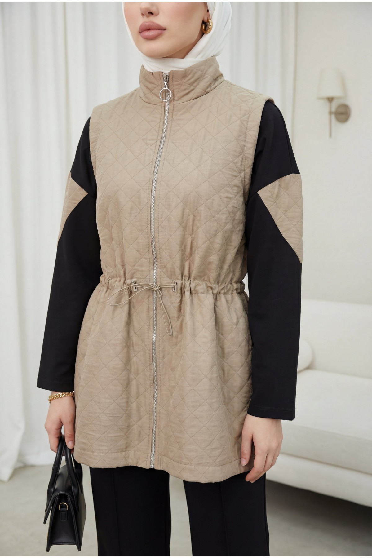 Three-Piece Cotton Jersey Set with Quilted Vest and Striped Trousers -Mink color
