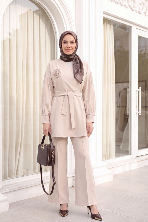 V - Beige