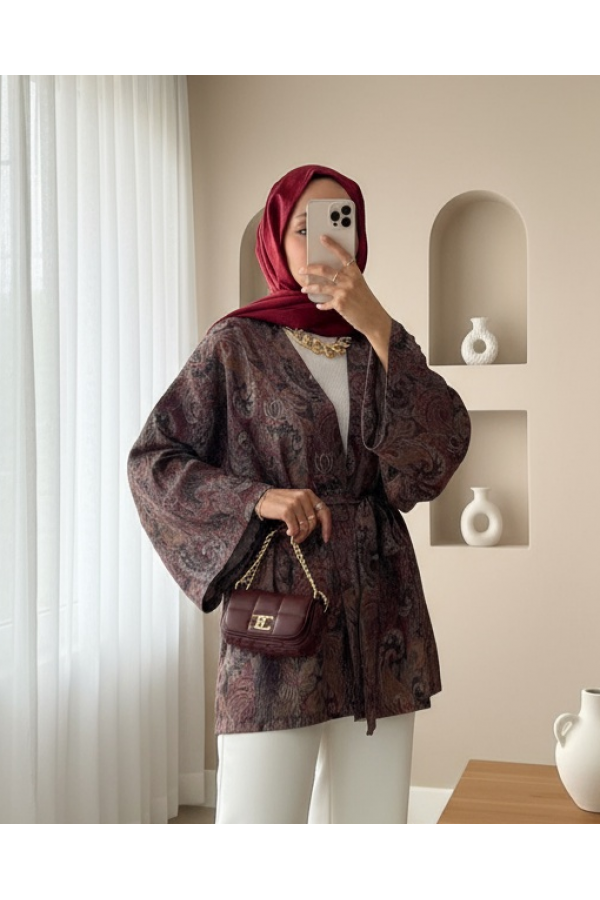 كيمونو منقوش عرقيًا -بنى