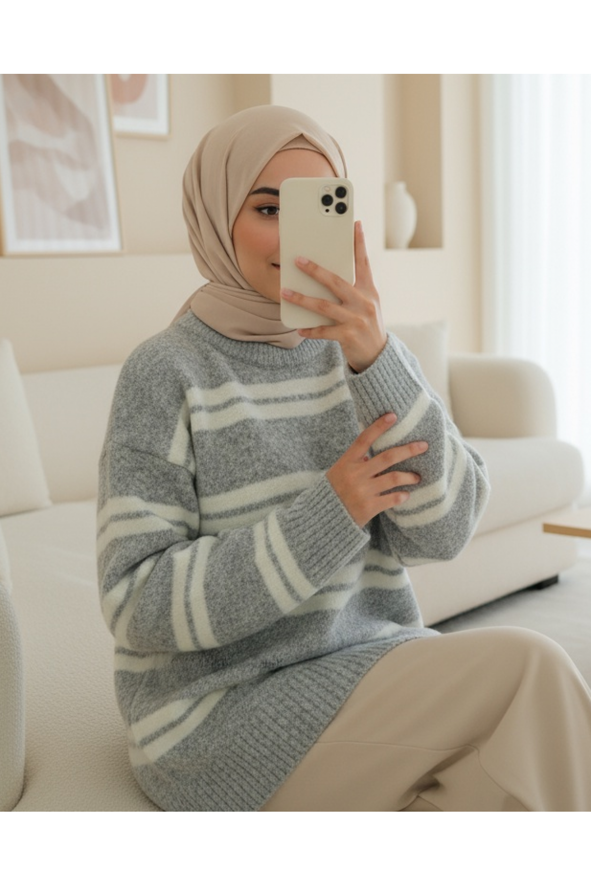 سترة محبوكة ناعمة مخططة برقبة مستديرة -اللون الرمادي