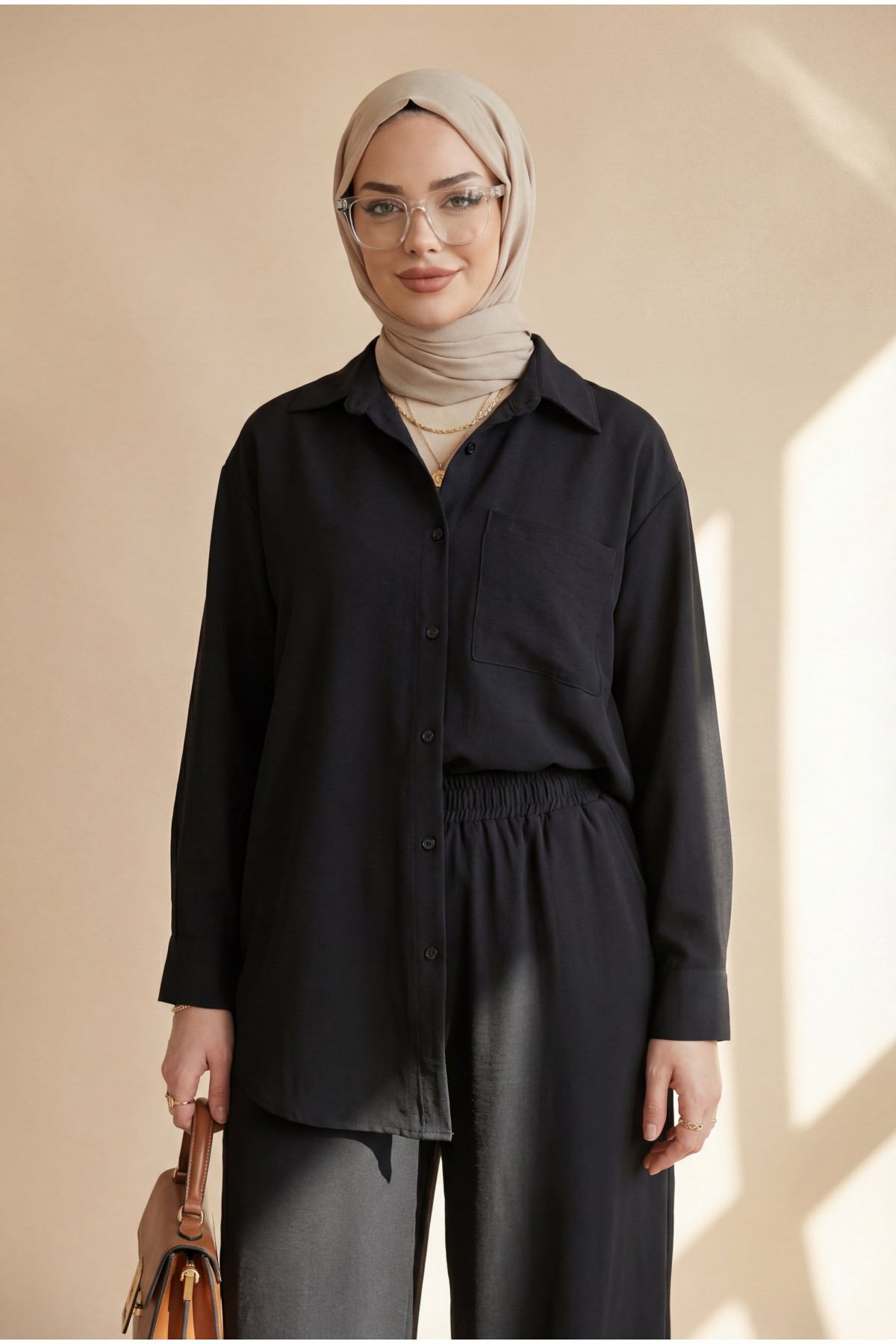 Button-front, single-pocket shirt and trousers suit -Black