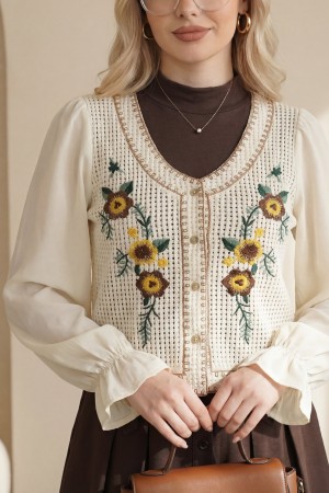 Çiçek Nakışlı Triko Detaylı Düğmeli Bohem Bluz -Bej