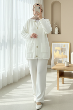 Önü Düğmeli Çift Cepli Yumoş Triko Hırka -Beyaz