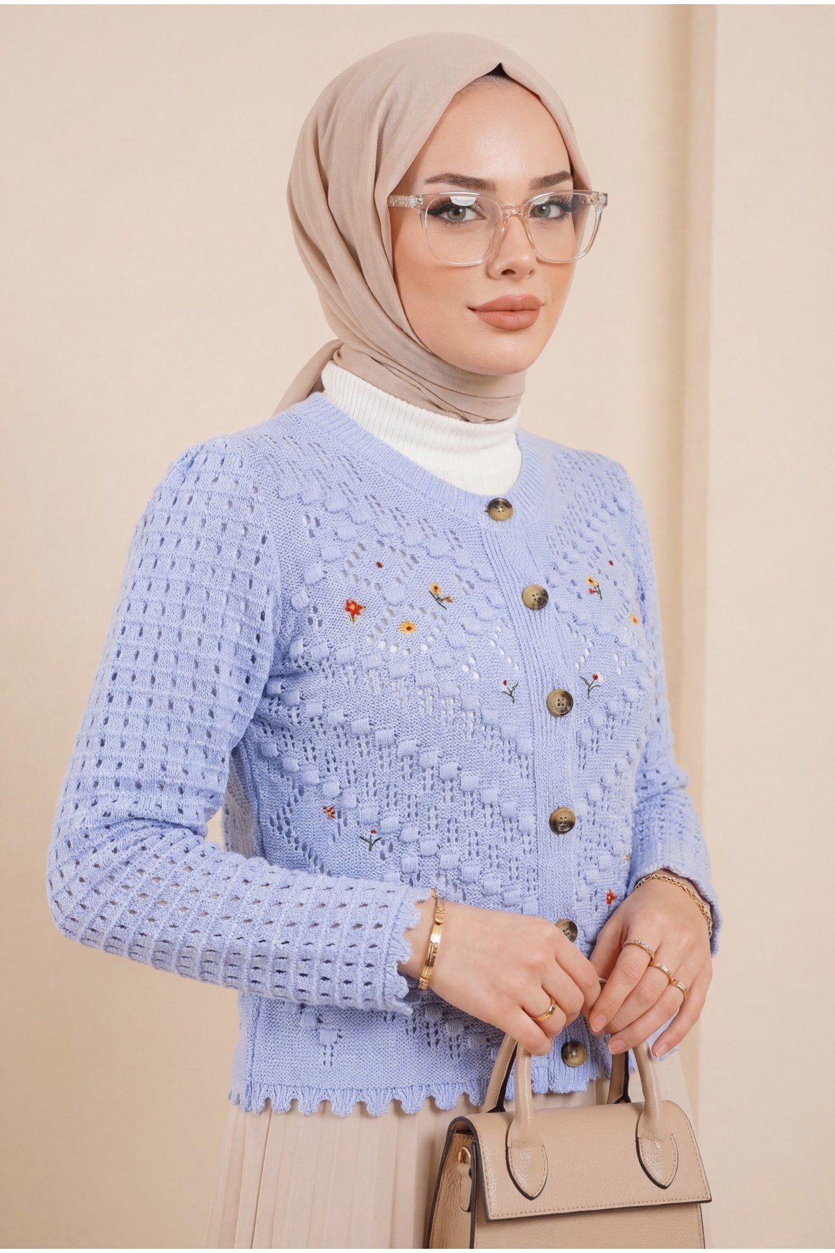 سترة محبوكة مطرزة بالزهور Pompom مخرمة    -ريشي