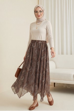 تنورة شيفون بنقوش عرقية، خصر مطاطي، مبطنة، وحافة غير متماثلة -بنى