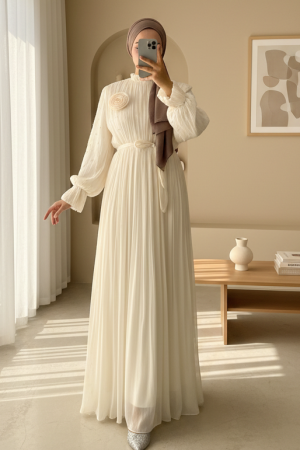 فستان سهرة شيفون من جانجان بأكمام مرنة ودبوس ورد وحزام -اللون البيج