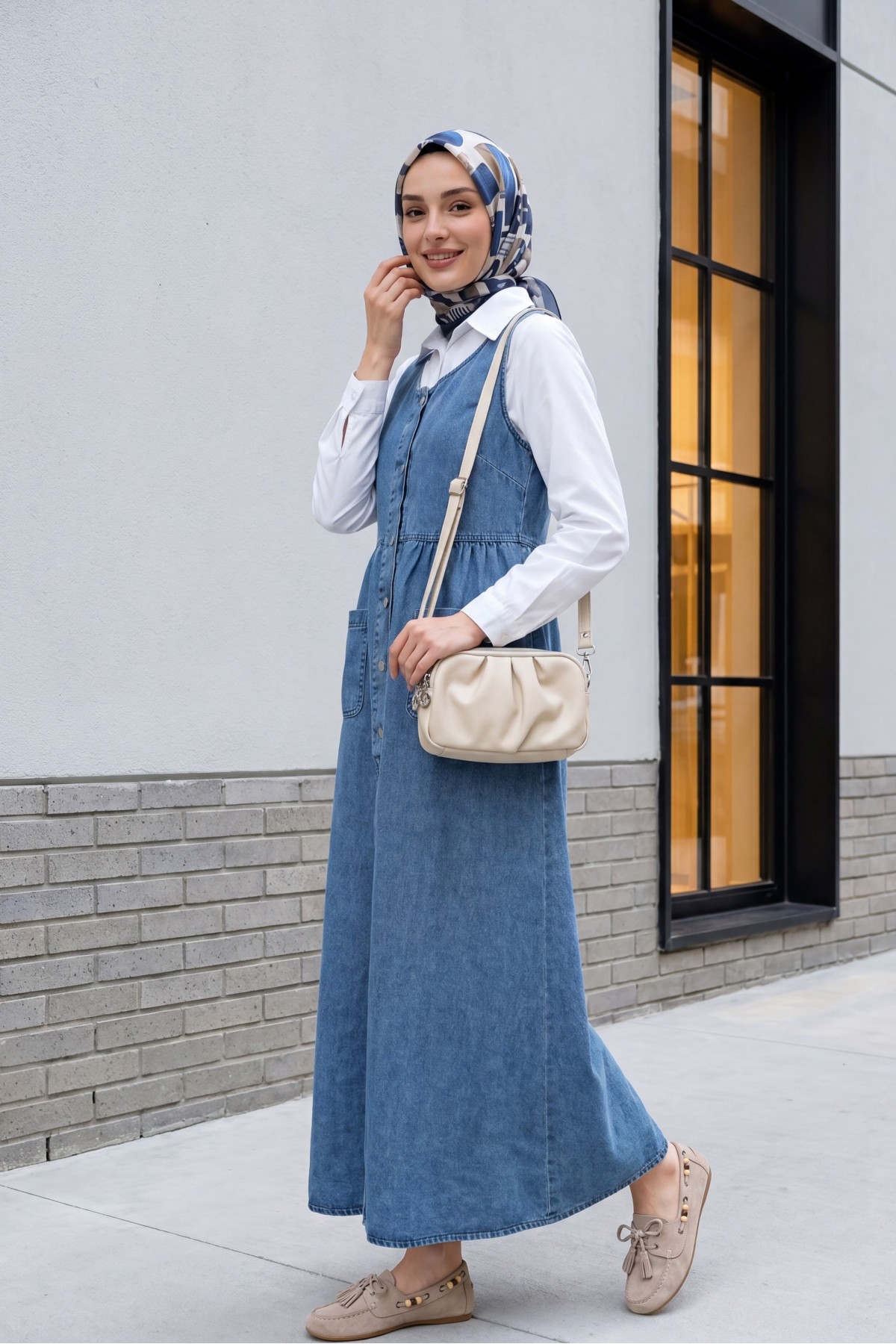Half Buttoned Double Pocket Zero Sleeve Denim Vest -Ice Blue