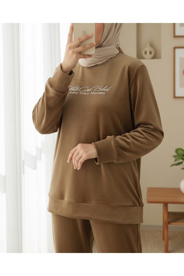 Kabartma Yazılı Fransız Kadife Pijama Takımı -Tarçın