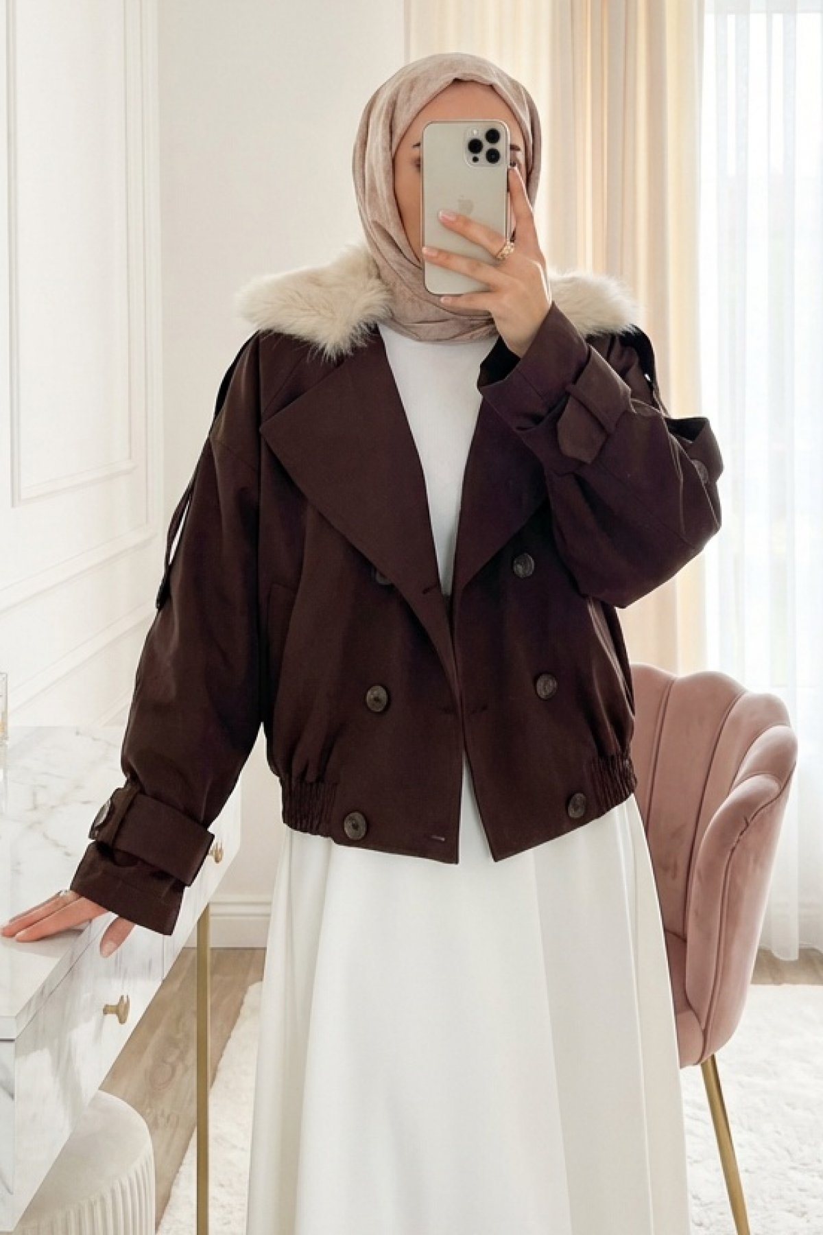 Double-breasted jacket with elasticated collar and stripe detail, short trench coat.