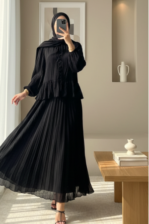 Yakası Fırfırlı Düğmeli Şifon Kraş Etekli Takım -Siyah