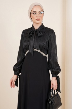 Yakası ve Kolları Bağcıklı Üstü Piliseli Janjan Saten Eteği Krep Elbise -Siyah