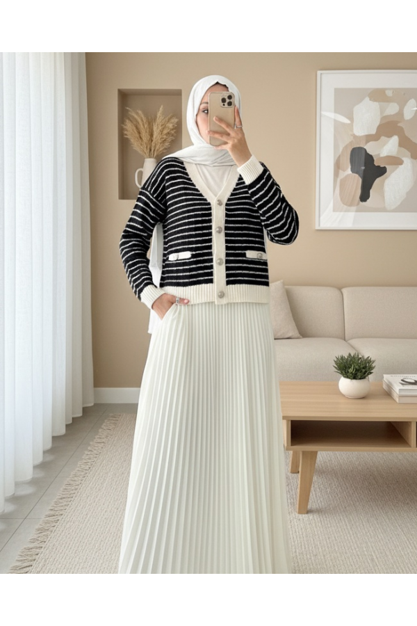 Buttoned Pocket Detailed Slim Lined Knitwear Cardigan -Cream color