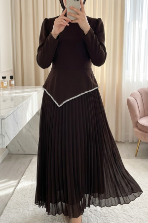 خصر غير متماثل، تنورة مزينة، فستان من الكريب المطوي -بنى