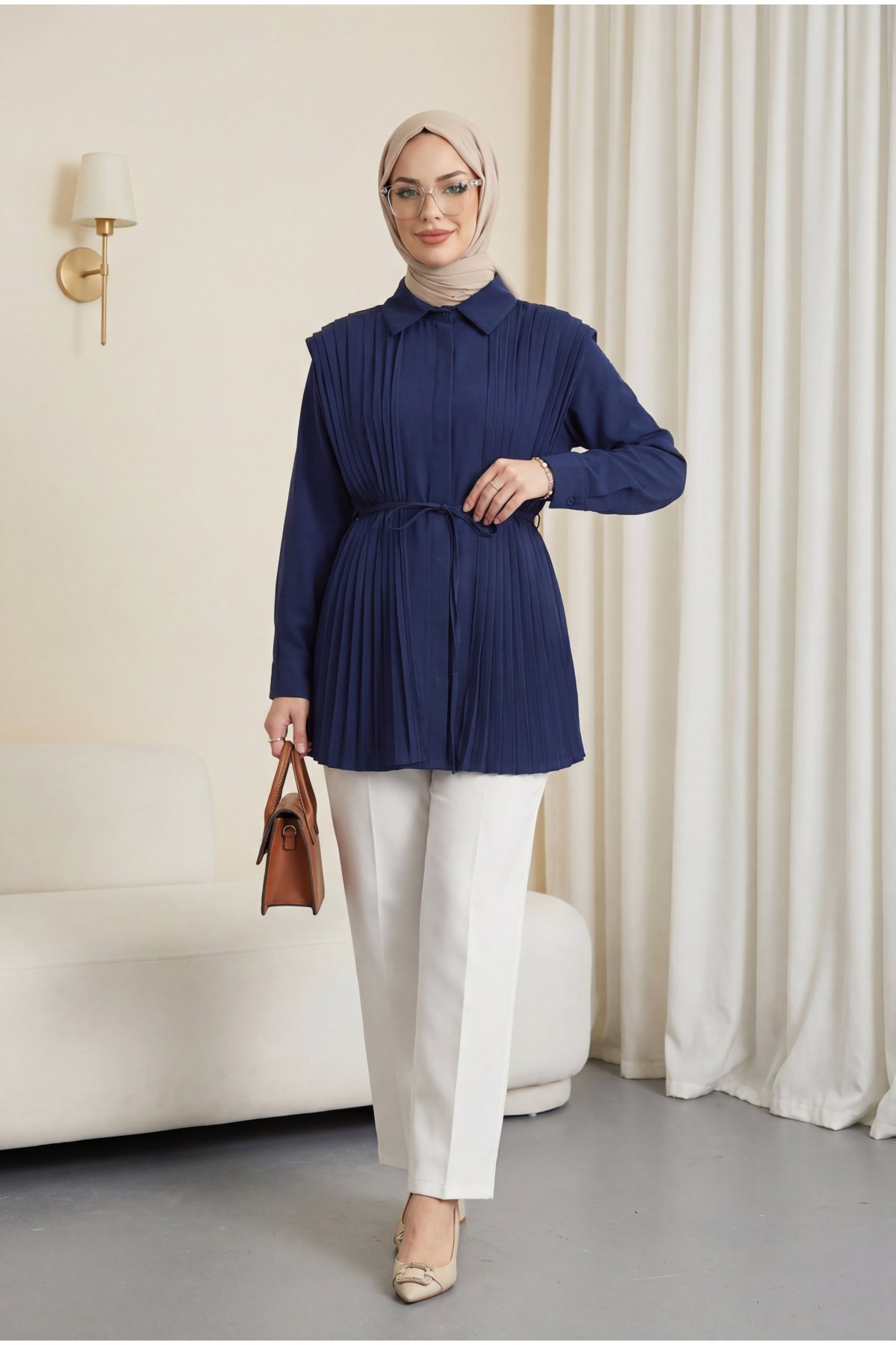 Poplin Shirt with Pleated Detail on Front and Back and Hidden Buttons -Navy blue