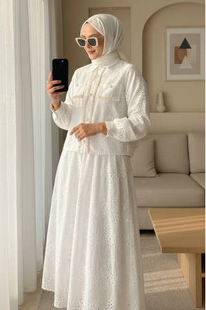 Püskül Detaylı İnci Düğmeli Etekli Takım -Beyaz