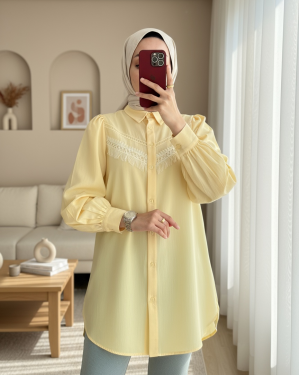 قميص من الكتان الخام بأكمام منتفخة مع شرابات غيبور      -أصفر فاتح