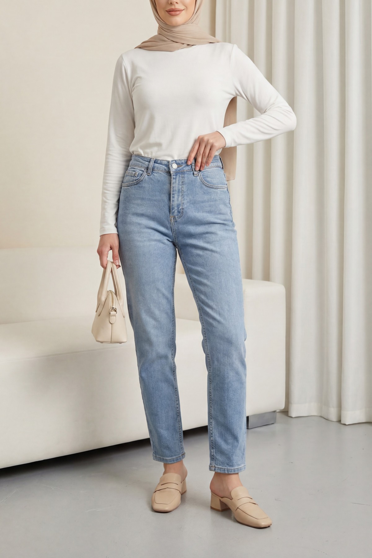 High-Waisted Straight-Leg Jeans with Pockets -Ice Blue