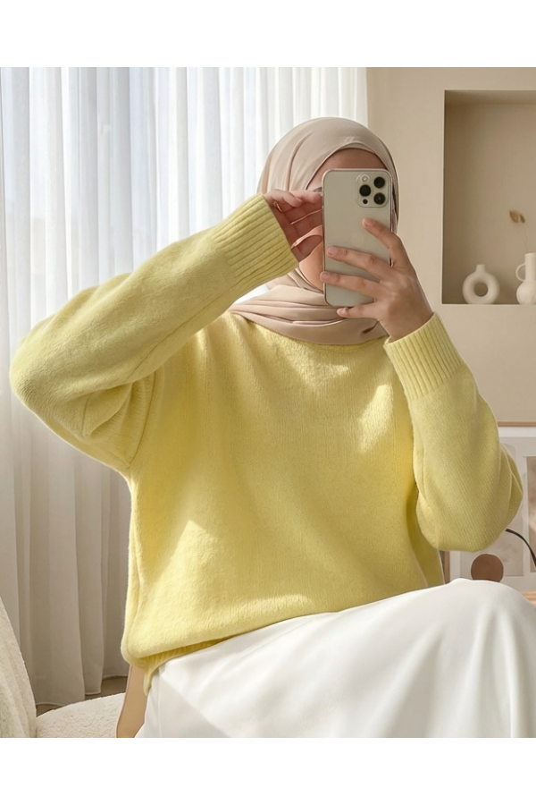 Loose-fitting turtleneck knitted sweater -Yellow