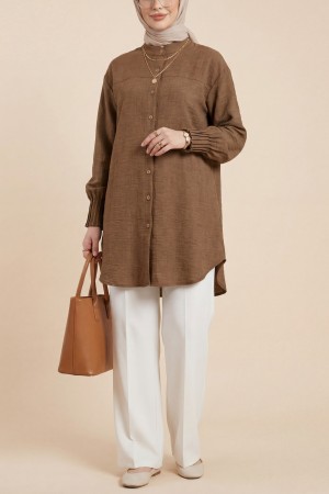 قميص بيضاوي الشكل ملفوف بأكمام الكفة    -بني كاشف