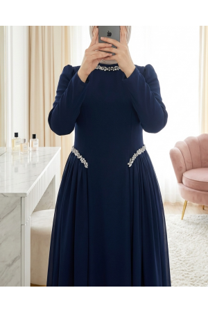 Yakası Ve Beli Taşlı Yanları Tül  Detaylı  Astarlı Krep Elbise -Laci