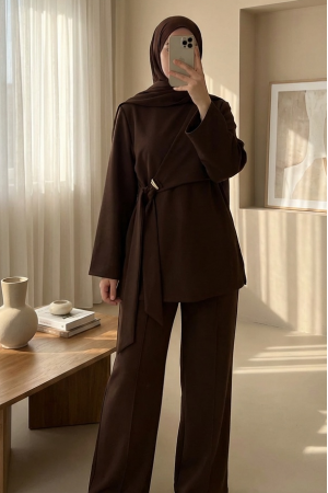 Two-piece Scuba Set with Buckled Cross-Laced Slit Pants -Brown