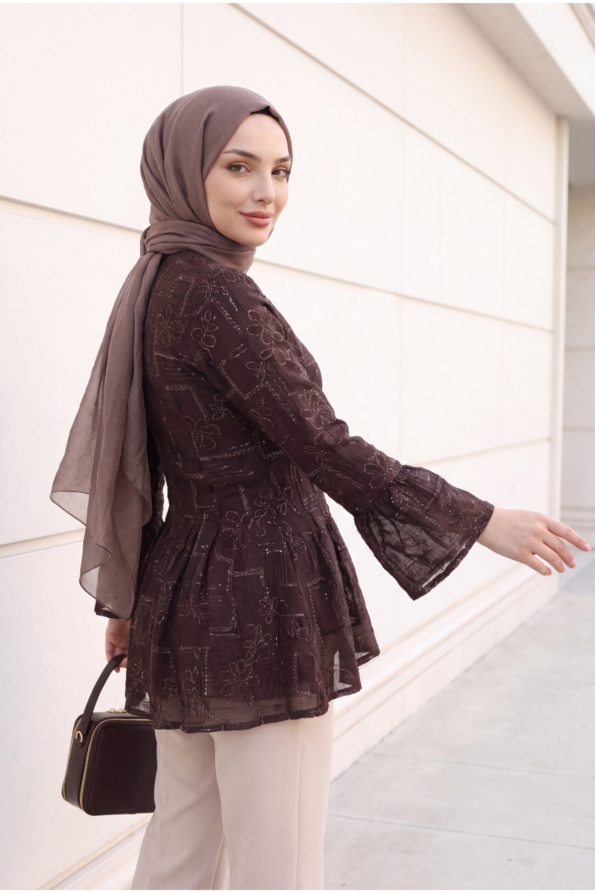 سترة من البوليستر فيسكوز بياقة صينية، وأزرار أمامية، وبطانة، ومزينة بكشكشة -الأرجواني الداكن