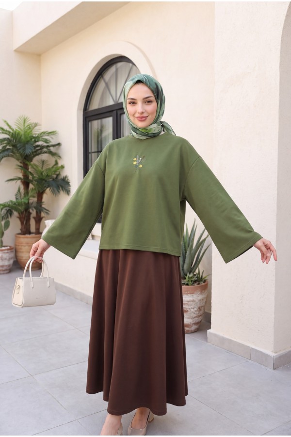 Round Neck Loose Fit Jersey Blouse with Floral Embroidery on the Front -Green
