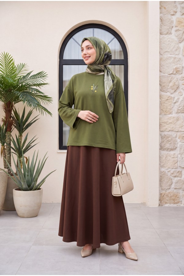 Round Neck Loose Fit Jersey Blouse with Floral Embroidery on the Front -Green