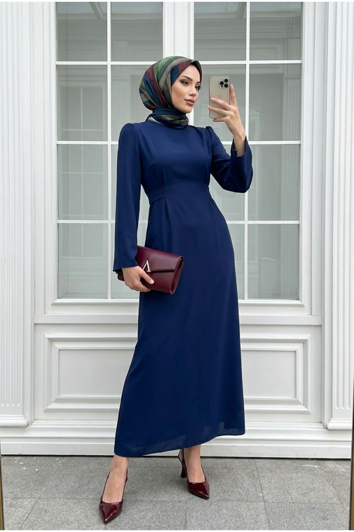 فستان دانتيل بياقة القاضي            -البرلمان