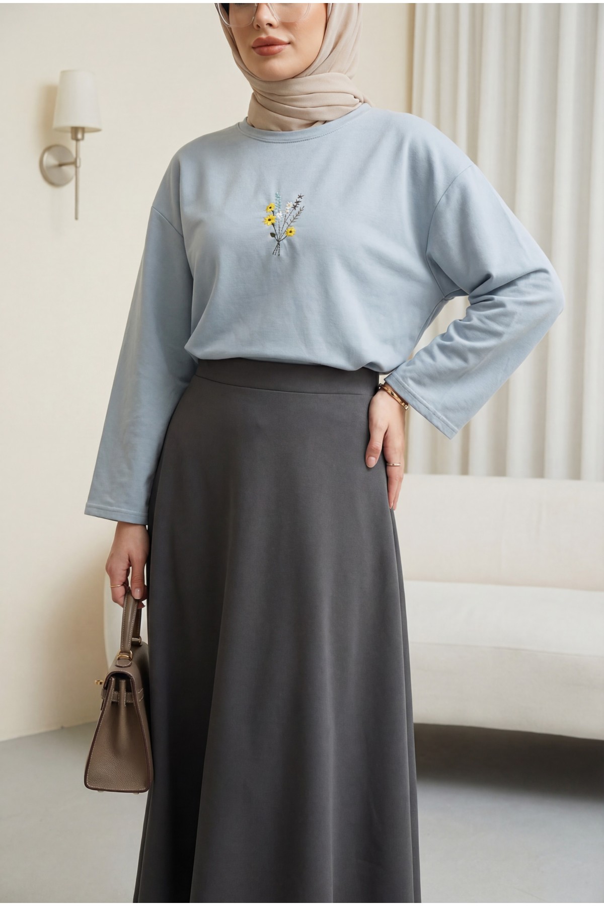 Round Neck Loose Fit Jersey Blouse with Floral Embroidery on the Front    -Grey detay görseli