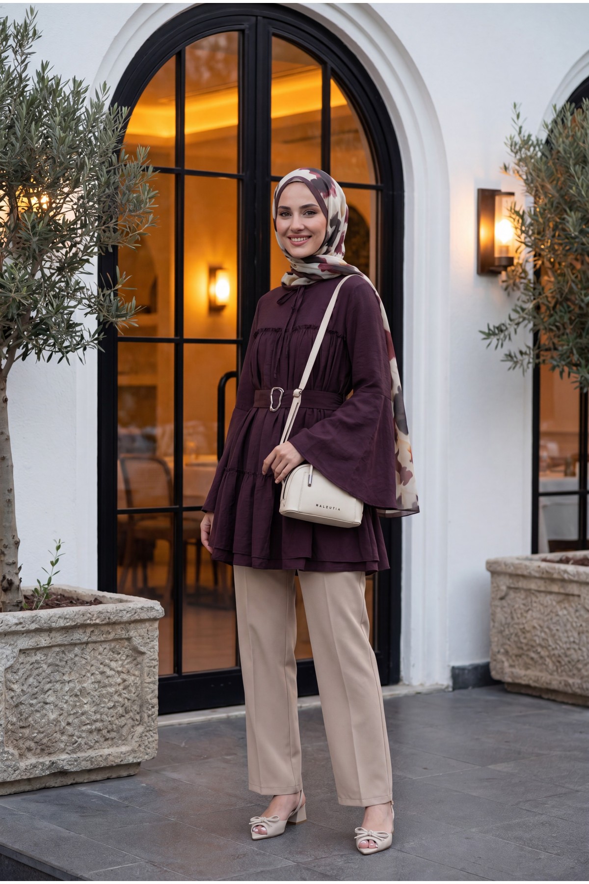 Zra Pleated Carrot Trousers - Beige