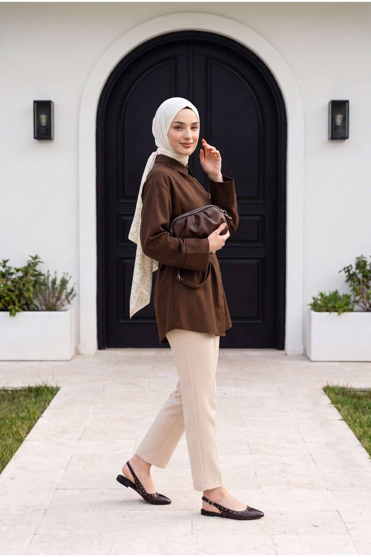 Thick Belted Fabric Trousers   - Beige