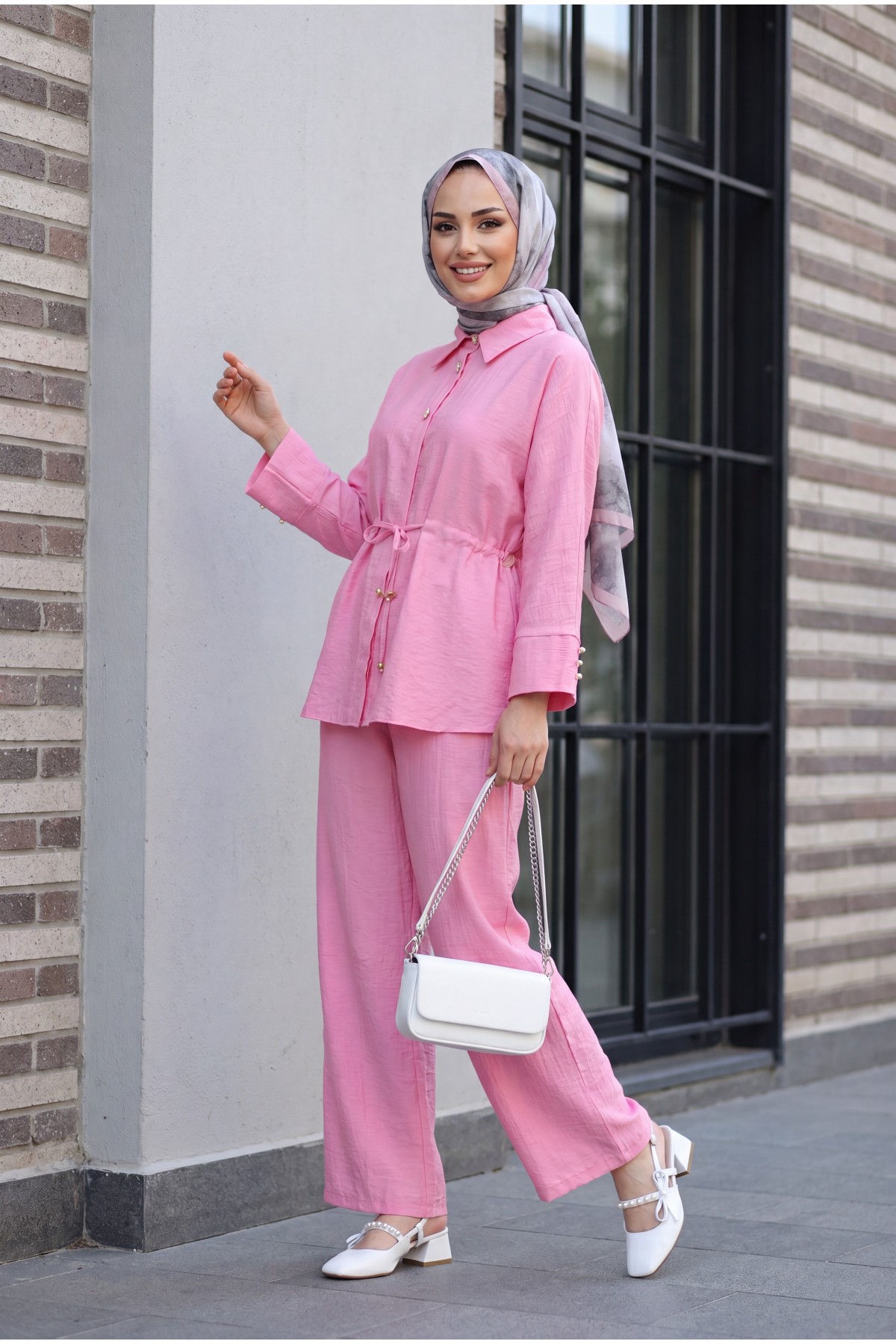 Cotton crinkle set with tunnel drawstring and elasticated waist trousers.    -Fuchsia