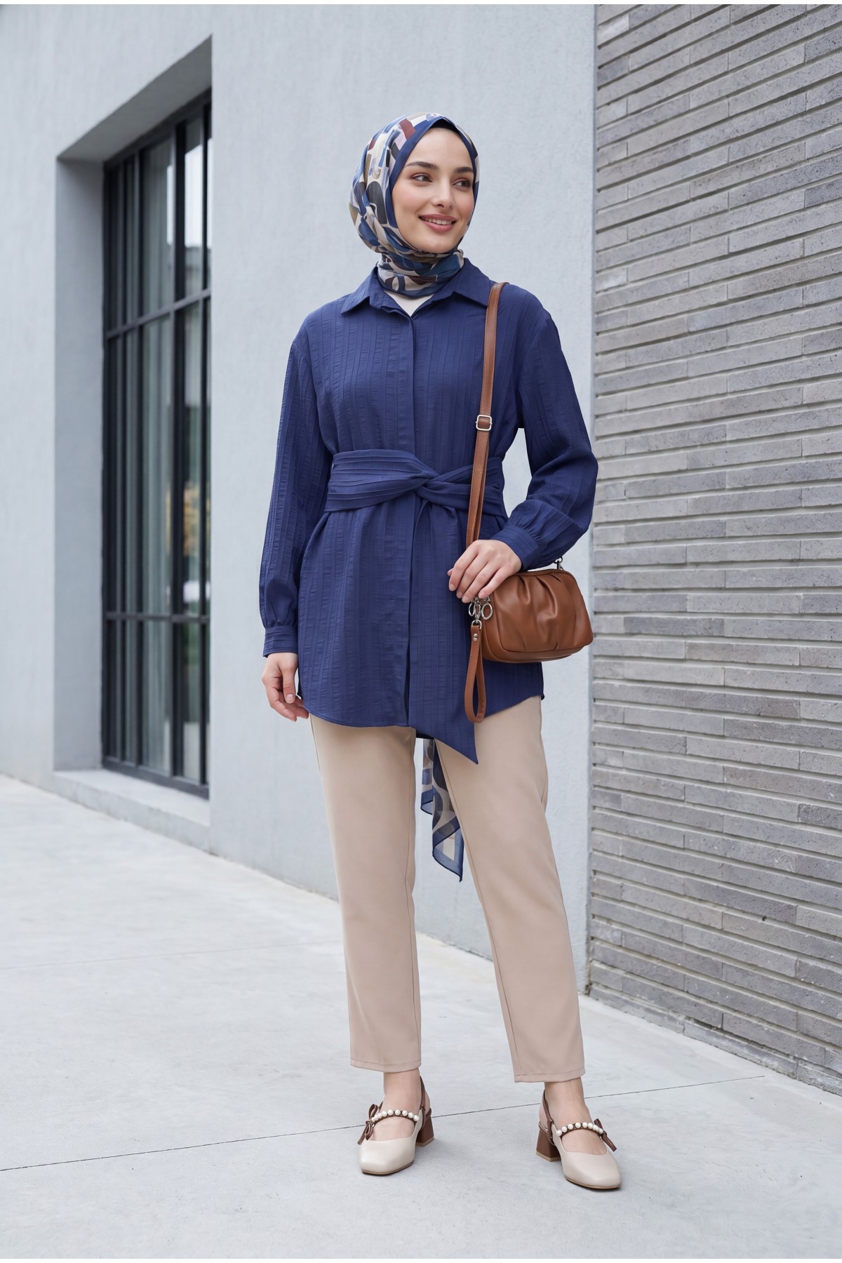 Fitted Crinkle Shirt with Waist Tie   -Navy blue