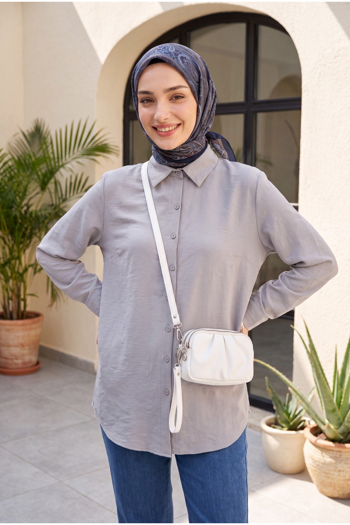 Poplin Shirt with Long Back Buttons - Light grey