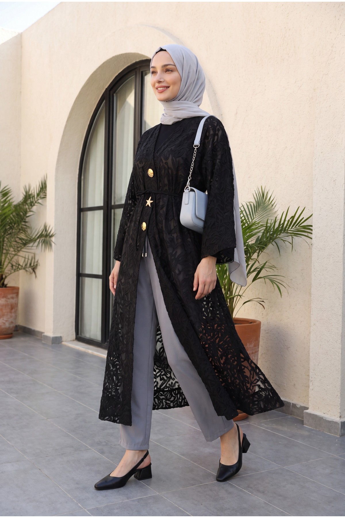 Long Jacquard Kimono with Wide Sleeves Ties and Brooch -Black