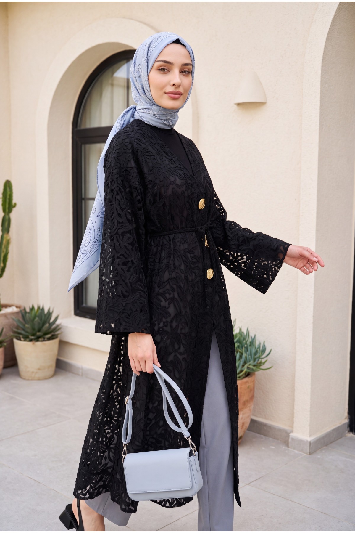 Long Jacquard Kimono with Wide Sleeves Ties and Brooch -Black