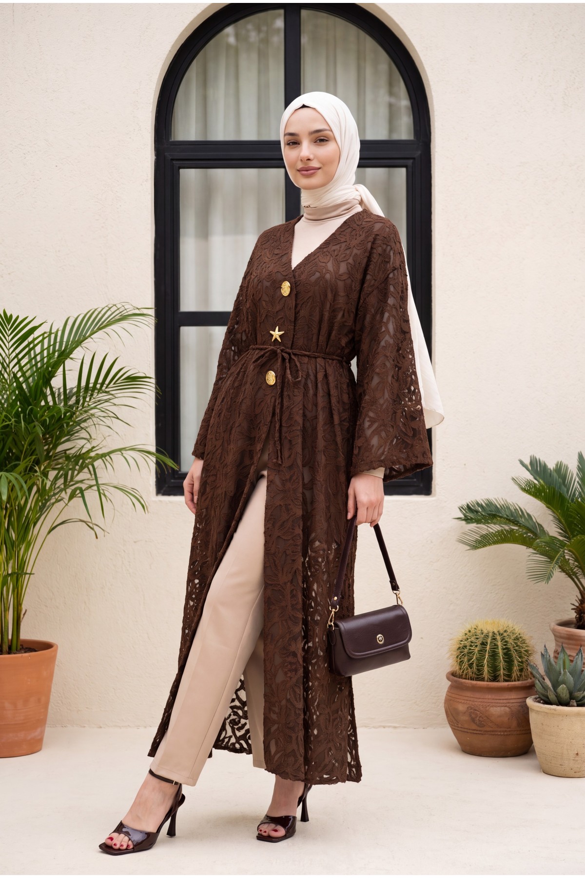 Long Jacquard Kimono with Wide Sleeves Ties and Brooch -Brown