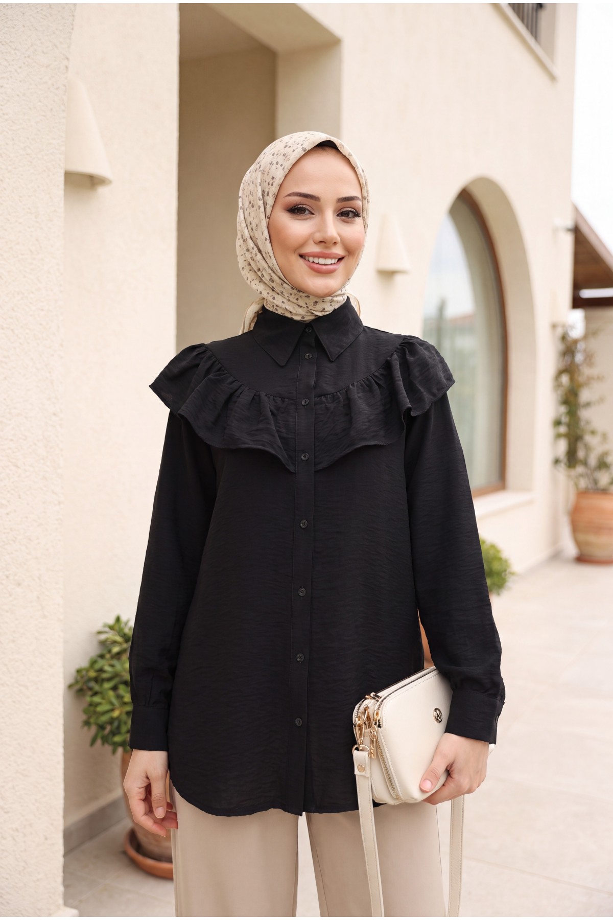 Robadan Fırfırlı Düğmeli Rayon Tunik -Siyah
