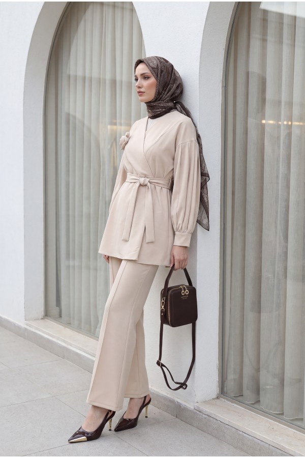 V - Beige