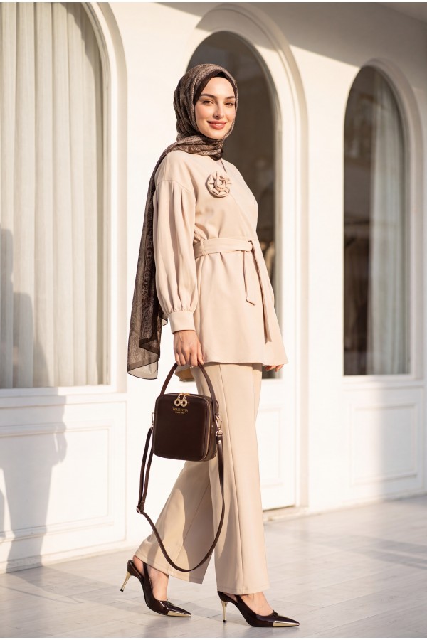 V - Beige